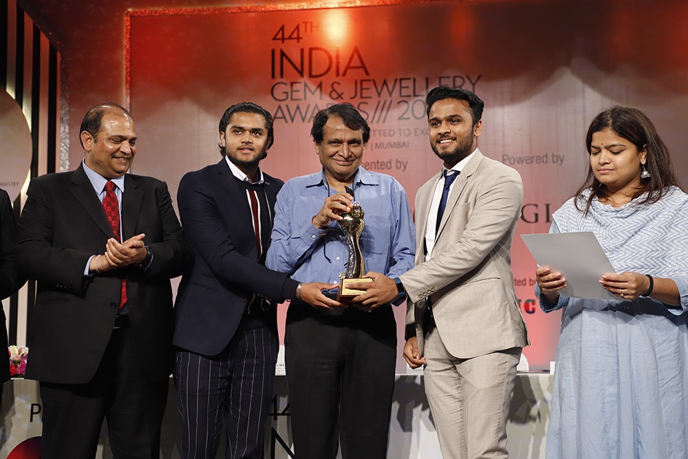 Hari Krishna Group wins accolade at 44thGJEPC awards