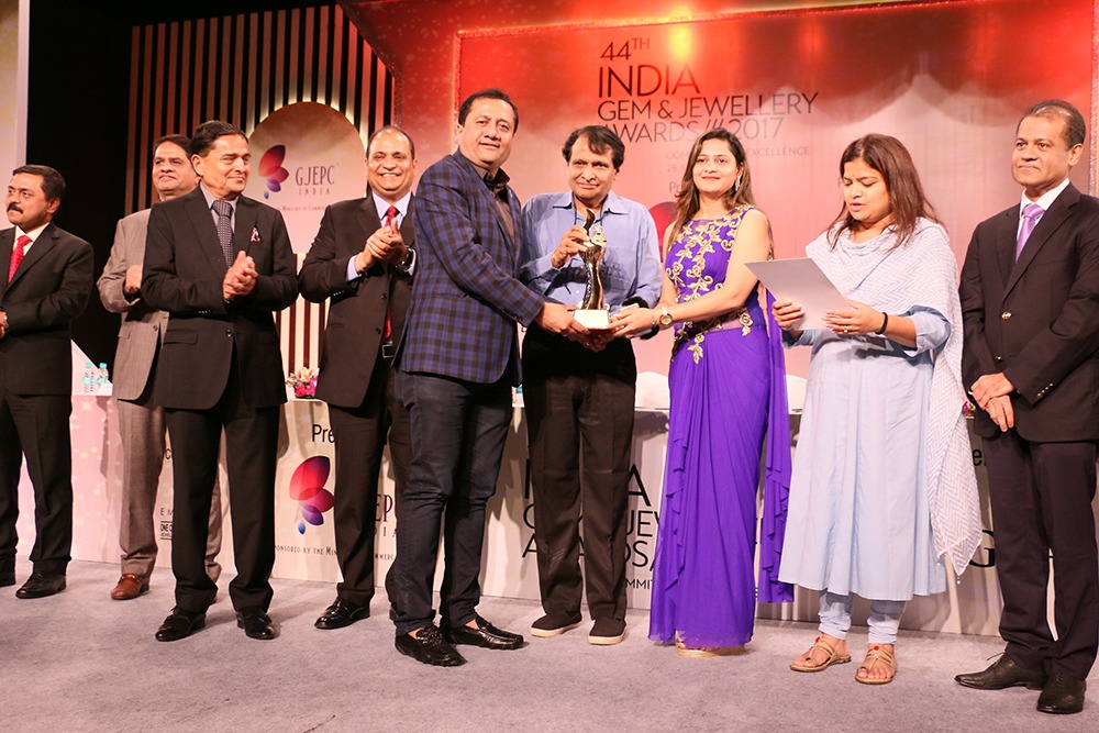 Mr Dinesh Lakhani, Director - Kiran Gems, receiving award for Highest Turnover Cut & Polished Diamonds