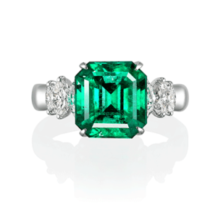 Ring with a 4.69-carat Muzo ‘Mariposa’ emerald centre gem with diamond shoulders. The Colombian emerald is accompanied by a GRS report Goko Shokai Co Ltd
