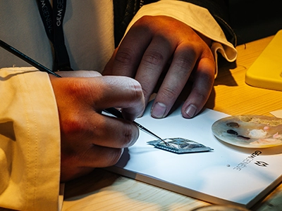 Enameller Matteo Stauffacher at GemGeneve in 2025 © Andras Barta