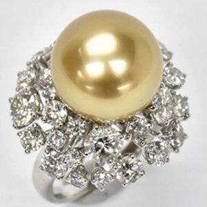  Golden South Sea pearl and diamond ring
Wing Hang Jewellery
Company Limited