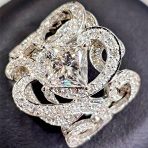  Platinum diamond ring
Kineya Co Ltd