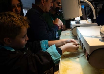View of the ‘Meet the Opal cutter…
Jonathan Ulli’ workshop © András Barta