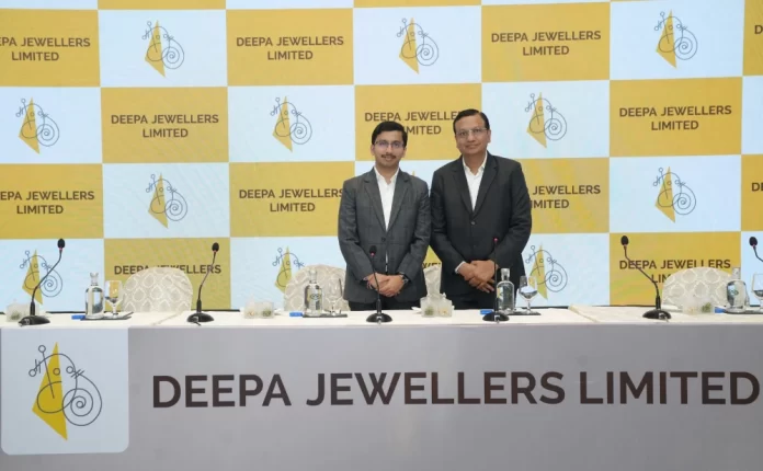 (L-R) Mr. Dev Agarwal, Whole-Time Director and Mr. Ashish Agarwal, CMD, Deepa Jewellers Limited at the launch of the Company’s IPO in Mumbai